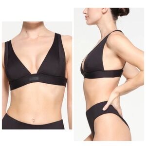 SKIMS Signature Swim Fixed Triangle Top Onyx Black Woman's Size M‎ NEW